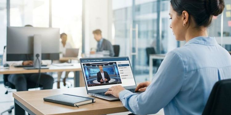Mitarbeiter-Onboarding mit Webcast und Video: So skalierst du Wissen im Unternehmen